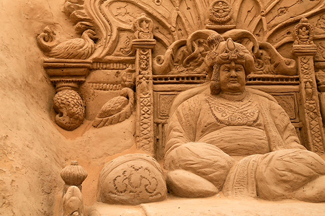 Mysore Sand Sculpture Museum Photograph of a sculpture of Srikantadatta Narasimharaja Wodeyar in the Mysore Sand Sculpture Museum