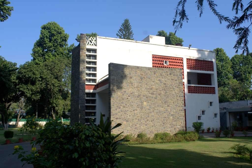 Front lawn and the facade of Pierre Jeanneret Museum Pierre Jeanneret Maison