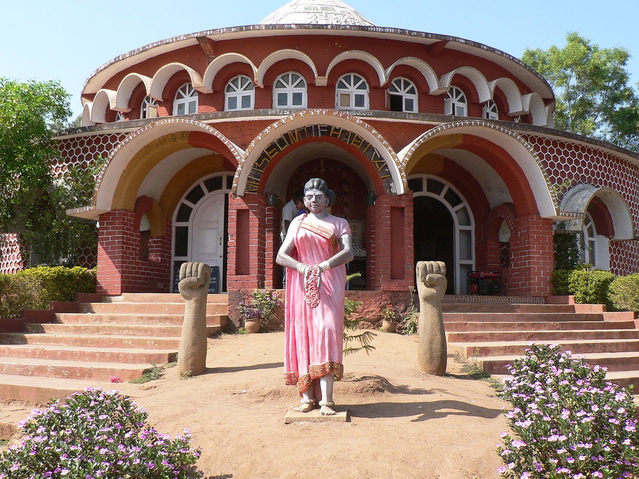 Araku Tribal Museum | Image Source: www.commons.wikimedia.org/wiki/File:Tribal_Museum_at_Araku Araku Tribal Museum