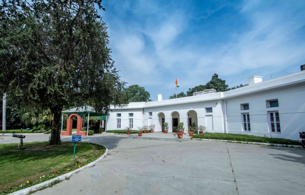 The Lal Bahadur Shastri Memorial in Delhi display articles related to his sociopolitical life such as photographs, souvenirs and artworks